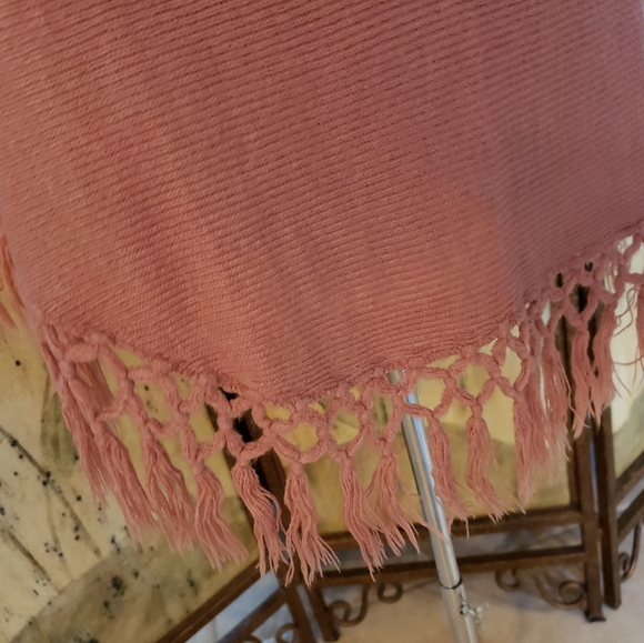 LULU Guinness Dusty Pink Poncho - Picture 8 of 8